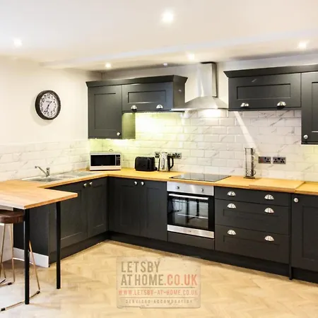 Leodis Luxury * Leeds (West Yorkshire)