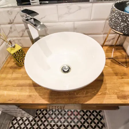 Leodis Luxury * Leeds (West Yorkshire)