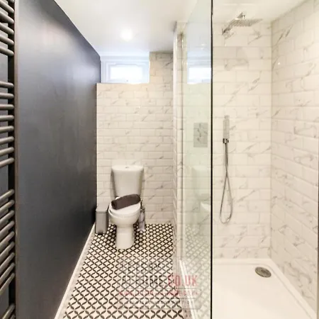 Leodis Luxury * Leeds (West Yorkshire)